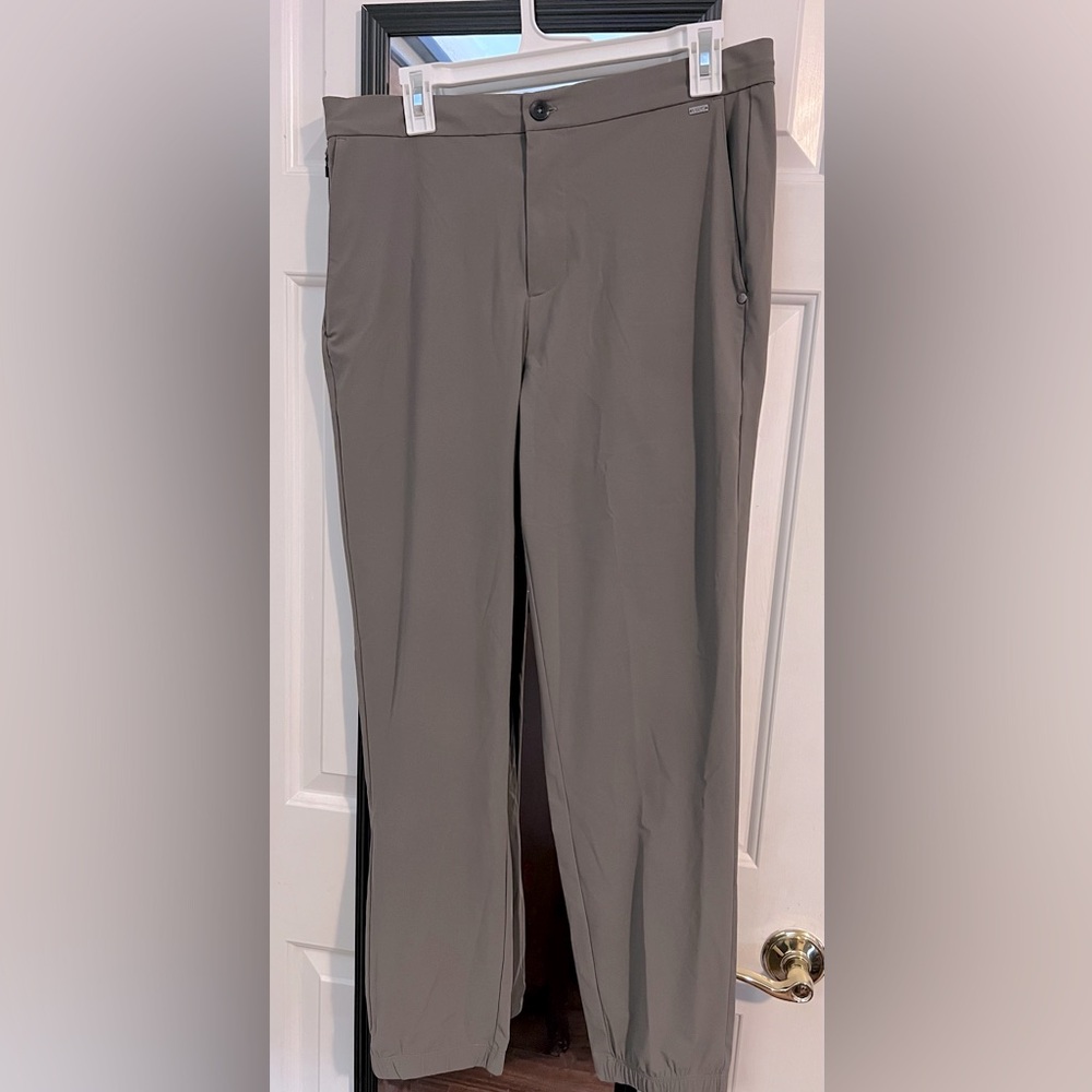 Vuori Mens Fleet Jogger Pants - Size L - NWOT - note in description